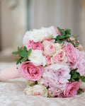 Blush and nude roses in a keepsake box — Boîte Blush